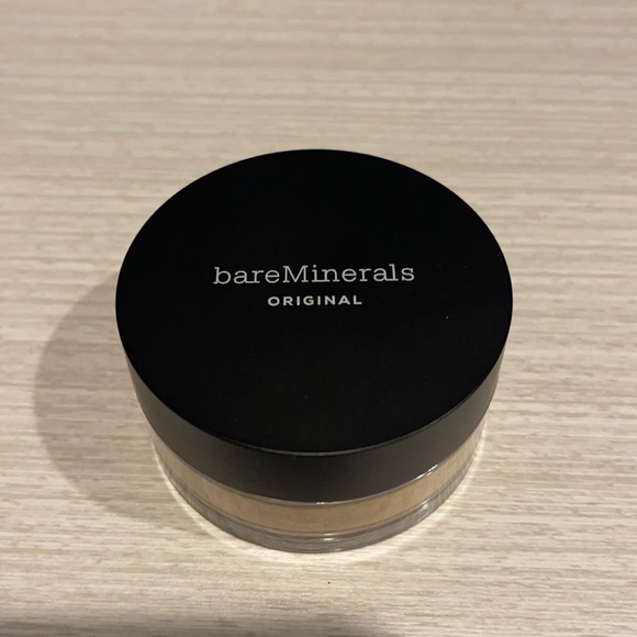 BareMinerals Light 08 Foundation